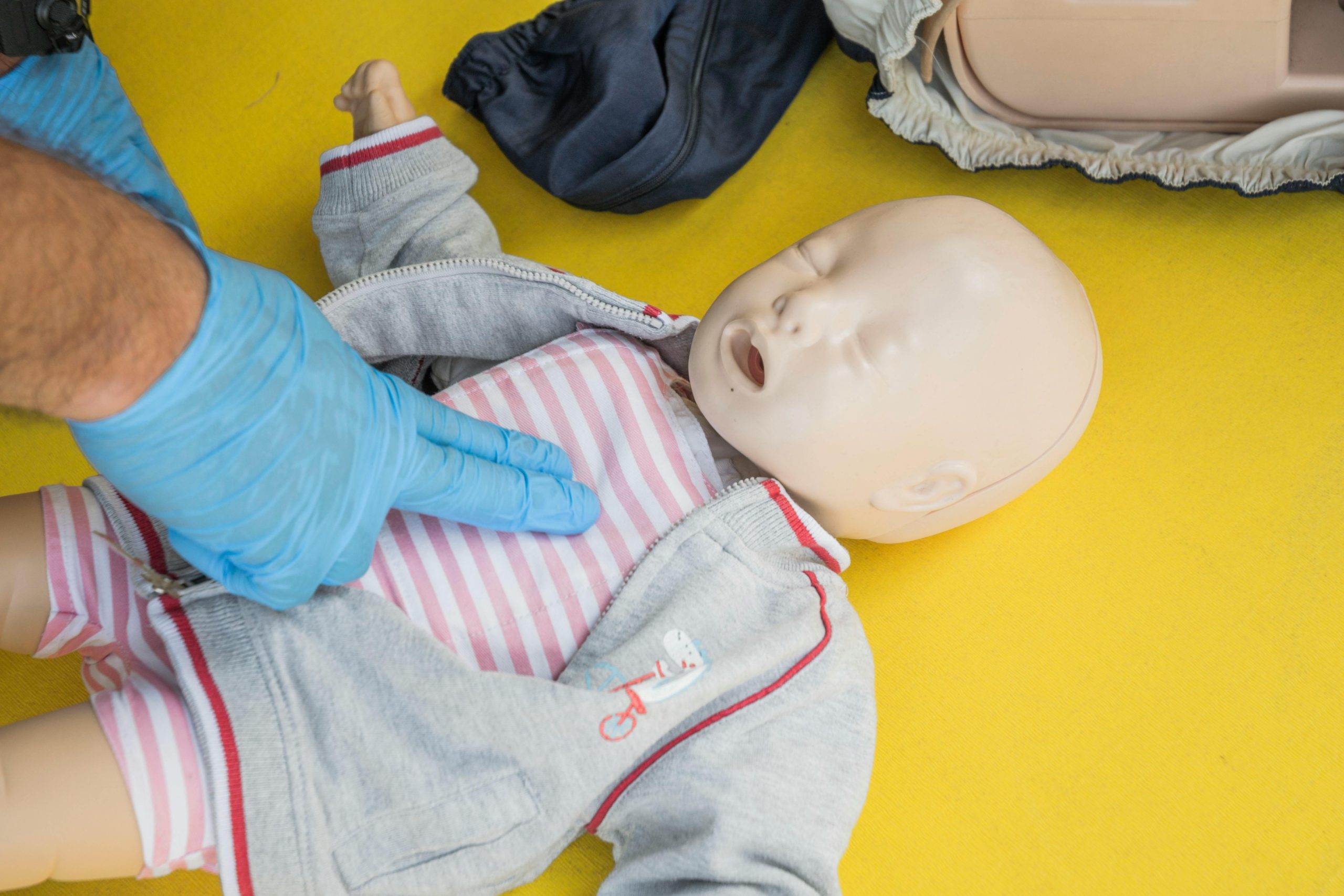 Primeros auxilios para casos de atragantamiento en niños